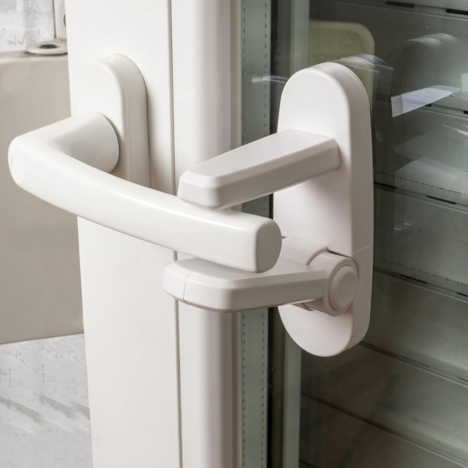 Set 2 sigurante anti-deschidere, Zola®, pentru usi si geamuri, 12x5x7 cm, albe Set 2 sigurante anti-deschidere, Zola®, pentru usi si geamuri, 12x5x7 cm, albe